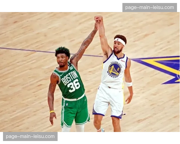 瞬间：爱德华兹隔扣后的霸气凝视登上社交媒体热搜